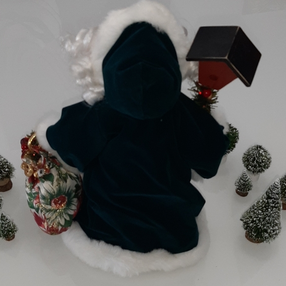 Wintertime Santa - Picture 7 of 8